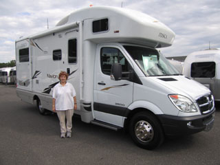 Winnebago Itasca Navion 24J