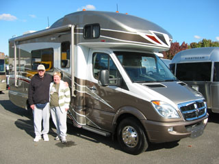 Winnebago Itasca Navion 24H