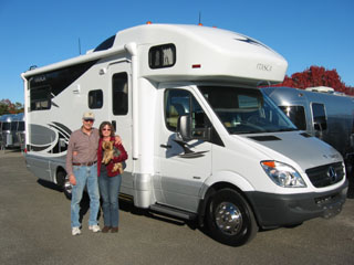 Winnebago Itasca Navion 24J
