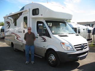 Winnebago Itasca Navion 24M